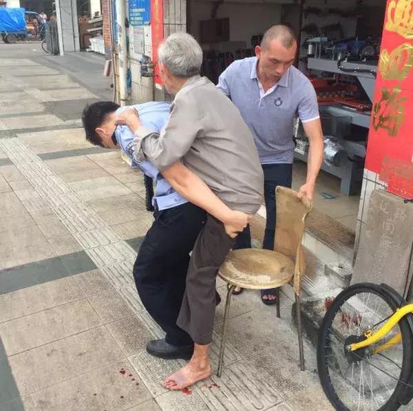 暖哭了！佛山街头，人民警察一呼百应！